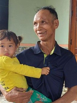 Đổi thay ở làng không quốc tịch