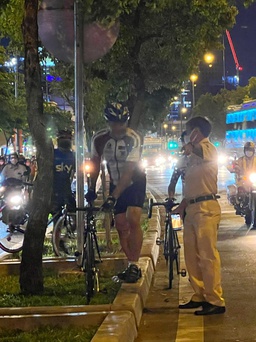 Phạt nghiêm người đạp xe vi phạm luật giao thông