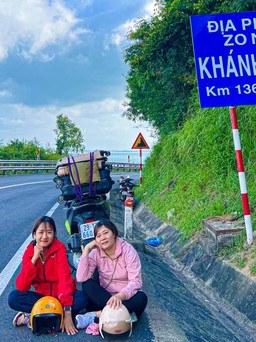 Thả tim cô gái cùng mẹ đi phượt bằng… xe máy từ Bình Định đến Cà Mau