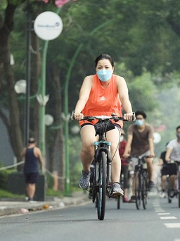 Tranh luận chuyện làn đường riêng cho xe đạp ở Hà Nội