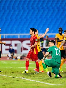Việt Nam có cần xây thêm một SVĐ hiện đại?: Bóng đá tiến lên, sân vận động đi lùi