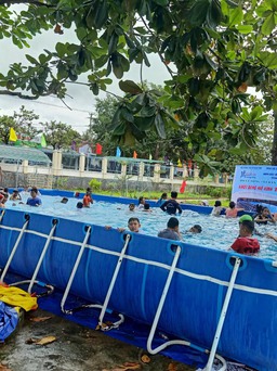 Bể bơi di động miễn phí cho học sinh phố núi