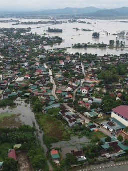 Nhiều nơi ở Nghệ An, Hà Tĩnh, Quảng Nam bị cô lập do mưa lũ