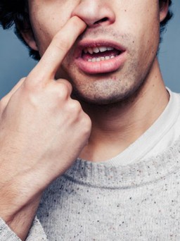 Ngoáy mũi, nhổ lông mũi có thể gây hại cho sức khỏe