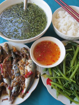 Hương vị quê hương: Cá nục kho nước mía