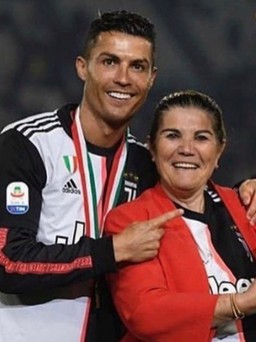 Siêu sao Ronaldo làm điều bất ngờ trong dịp Mother’s Day