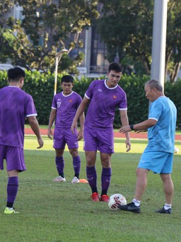 AFF Cup: Động thái bất ngờ của thầy Park trong buổi tập của tuyển Việt Nam