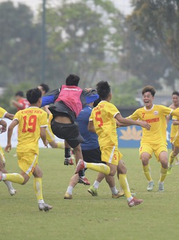 Khoảnh khắc vỡ òa của người hùng U.19 Hà Nội ở chung kết giải U.19 quốc gia
