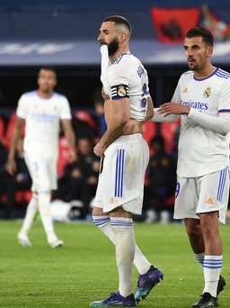 Hiếm thấy Benzema đá hỏng 2 quả phạt đền nhưng Real Madrid vẫn có 3 điểm