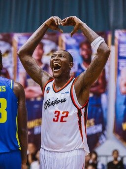 Giải bóng rổ VBA 2022: Thang Long Warriors trừng phạt sự sa sút của Wings