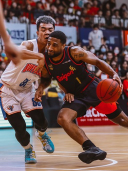 Thắng ngược Hanoi Buffaloes, Saigon Heat chạm 1 tay vào ngôi vô địch bóng rổ VBA 2022