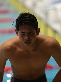 Em trai Ánh Viên bật khóc khi thắng nhà vô địch SEA Games 31