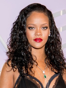 Diva Rihanna: Hát hay, kinh doanh giỏi