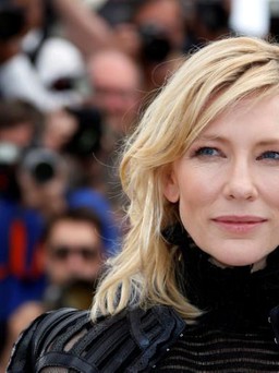 Cate Blanchett tiếp tục ngồi ghế nóng Liên hoan phim Venice