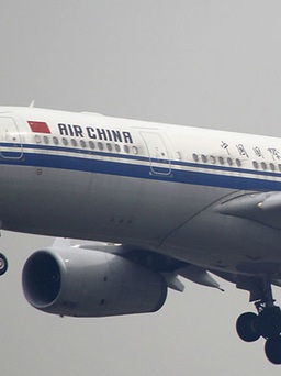 Hàng không Trung Quốc gây bão vì kỳ thị chủng tộc
