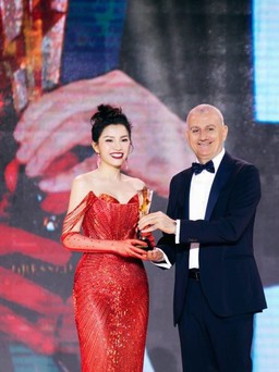 CEO của Halavu Clinic nhận giải thưởng ‘Best Dressed of the Year’