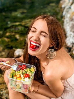 10 loại thực phẩm cần thêm ngay vào khẩu phần hằng ngày để trị mụn viêm, mẩn đỏ, đốm đen