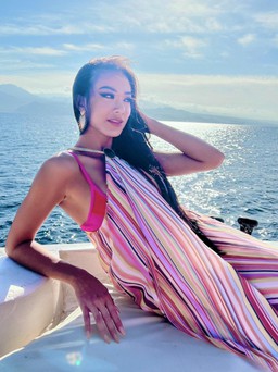 Kim Duyên mặc xấu tại Miss Universe 2021, fans tranh cãi dữ dội réo gọi tên stylist
