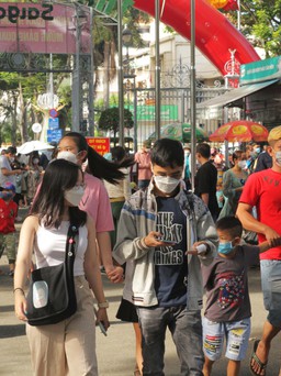 Mùng 5 Tết Nhâm Dần: Nườm nượp người đến Thảo Cầm Viên Sài Gòn