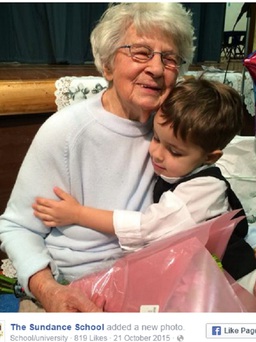 Cô giáo 102 tuổi vẫn theo nghiệp giảng dạy