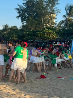Xử phạt đơn vị tổ chức trò chơi ở bãi biển có phụ nữ cởi áo ngực