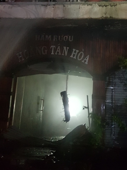 Cháy hầm rượu Hoàng Tân Hòa ở Đồng Nai lúc nửa đêm