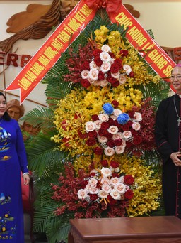 Trưởng ban Dân vận T.Ư thăm, chúc mừng Giáng sinh Tòa giám mục Giáo phận Xuân Lộc