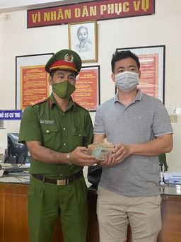 Đà Lạt: Phó công an phường phát hiện 300 triệu đồng bỏ quên, trả lại cho du khách