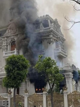 Vụ cháy tòa lâu đài ở Quảng Ninh: Nạn nhân đã thoát ra nhưng lại chạy vào bên trong
