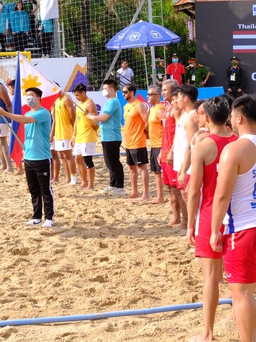 Bóng ném bãi biển nam SEA Games 31: Hạ Thái Lan, Philippines níu kéo cuộc đua HCV