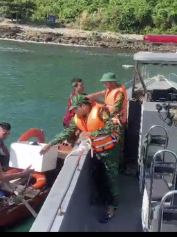 Quảng Ninh: Chìm tàu cá trên biển, 3 ngư dân được cứu sống