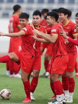 Văn Đức bất ngờ tỏa sáng trước AFF Cup, Tiến Dũng lại ghi bàn cho Việt Nam