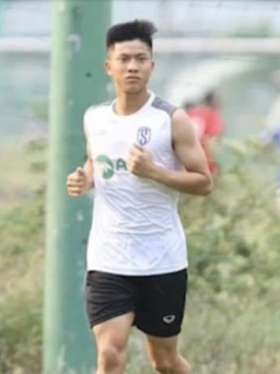 Phan Văn Đức bị căng cơ, phải tập riêng trước trận chiến Sài Gòn FC