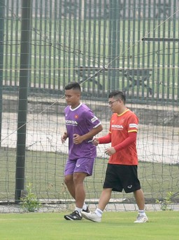 Quyền HLV U.23 Việt Nam chưa xuất hiện, thủ môn Văn Toản báo tin vui