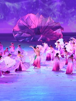Chị họ thủ môn Đặng Văn Lâm múa chính màn hoa sen lễ khai mạc SEA Games