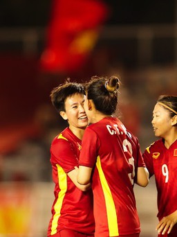 HLV Mai Đức Chung: 'Không nghĩ tuyển nữ Việt Nam thắng Myanmar tới 4-0'