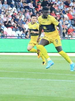 Pau FC vượt qua ‘đầm lầy’, Quang Hải chưa nói gì về cơ hội đá với Dijon