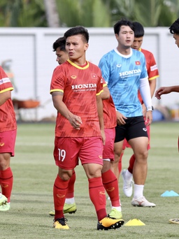 Quang Hải có thể không ra sân, tuyển Việt Nam đấu Singapore bằng đội hình nào?