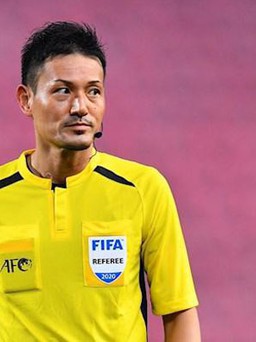 AFF Cup 2022: Văn Hậu và Văn Toàn gặp lại trọng tài Nhật từng gây bão mạng