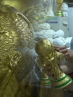 Cận cảnh cúp vàng World Cup giá từ 70.000 đồng xuất hiện ở Hà Nội