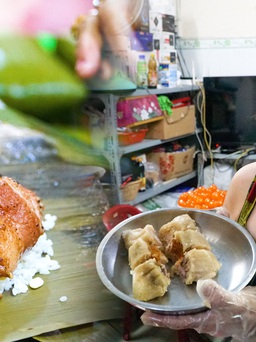 Món bánh bá trạng 'sang chảnh' ăn Tết Đoan Ngọ của gia đình người Hoa