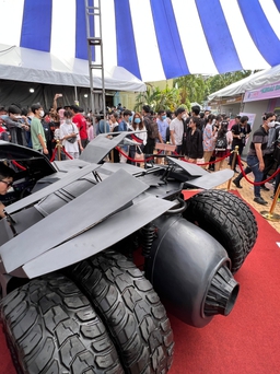 Hâm mộ phim The Dark Knight, 9X Hà Nội bỏ hơn nửa tỉ làm 'siêu xe' Batman