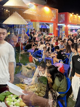 Có gì ở lễ hội ẩm thực ven sông Sài Gòn mà hàng ngàn người đổ về?