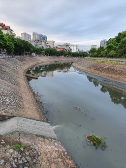 'Cứu' sông, hồ ô nhiễm bằng công nghệ biến bùn thải thành xi măng