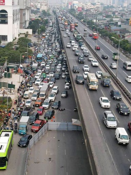 Cục CSGT kiến nghị giải quyết ùn tắc do ‘lô cốt’ trên đường Nguyễn Xiển