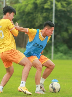 V-League 2022: Có thiên thời, địa lợi, HLV Nam Định tự tin đánh bại Kiatisak và HAGL