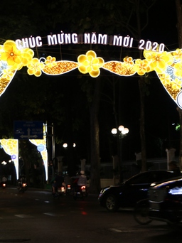 Sắc xuân lung linh trên đường phố Sài Gòn