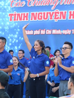 Hoa hậu H’Hen Niê, diễn viên Bình Minh khuấy động chiến dịch tình nguyện hè
