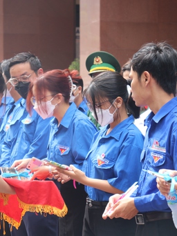 Vận dụng những bài học hay của Bác vào thực tế công việc và cuộc sống