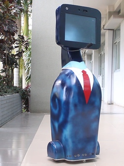 Skybot - robot lễ tân độc đáo của sinh viên
